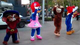 Cartoon Characters Dance at Universal Studios Hollywood