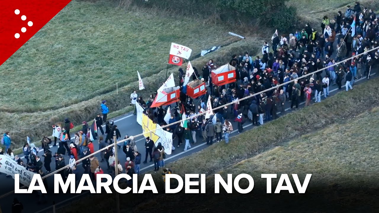Val Susa, la marcia No Tav nel ventesimo anniversario dello sgombero di Venaus