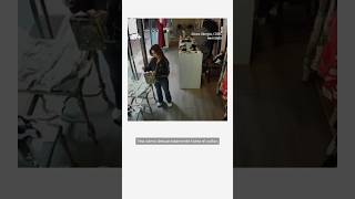 Captan a mujer robando collar en boutique de CDMX #nmas #shorts #cdmx Captan a mujer robando collar en boutique de CDMX #nmas #shorts #cdmx
