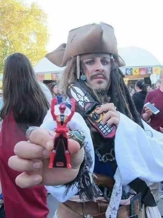 Jack sparrow berubah jadi power rangers bajak laut