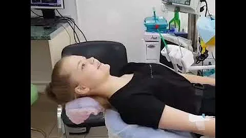 Погружение пациента в медикаментозный сон. Лечение зубов под седацией.