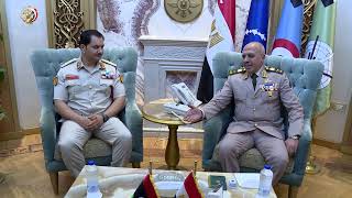 الفريق أحمد خليفة رئيس أركان حرب القوات المسلحة يلتقى رئيس أركان القوات البرية بالجيش الليبى