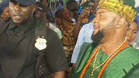 Akin Olaiya And Friends on stage of k 1 de ultimate