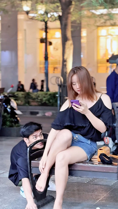 prank ambil sandal cewek cantik