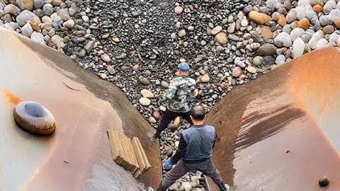 Barge Unloading 2660 Tons of Large Pebbles - Super Smooth Relaxing Flow - Barge Work Vlog