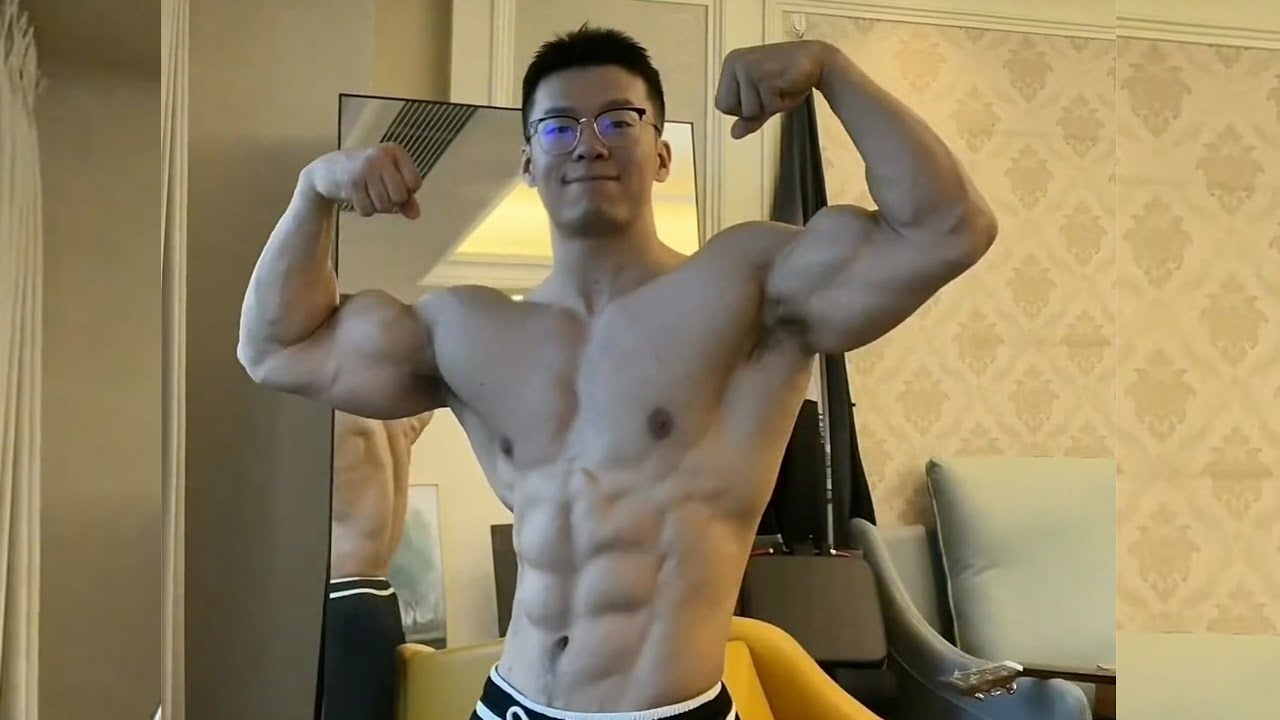 Чжан Чжэнь: Хотели бы вы красавицу-китайскую фитнес-модель, которая носит очки? 😍💪