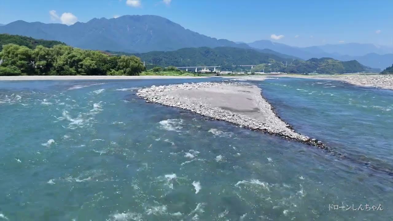 夏の日に流れる美しい富士川~Beautiful Fuji River flowing on a summer day~ - YouTube