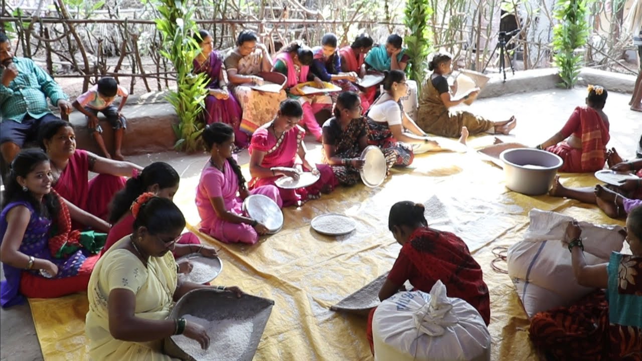 तांदूळ निवडतानाची पारंपारिक गाणी | कोंकणातील लग्न ।लग्नाची गाणी | Kokanatil Lagn #5 | सिंधुदुर्ग