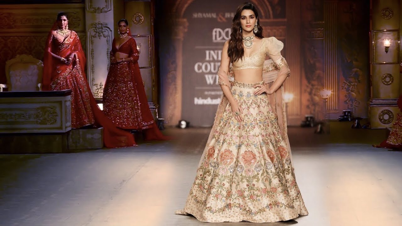 dlf emporio brands Kriti Sanon Walks For Shyamal & Bhumika | India Couture Week 2019