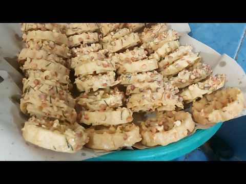 Video: Resep Untuk Salad Paling Enak Dengan Stik Kepiting: Bunga Poppy Merah, Athena, Dan Lainnya