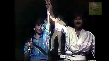 Ray Reyes e Raymond cantam juntos (Se Tu Não Estás) na Despedida de Ray do Menudo - 1985