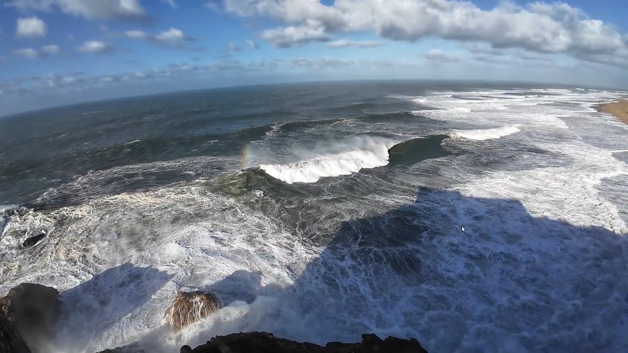 Nazaré Big Waves 