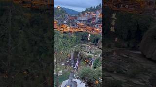 Furong. El Pueblo de Fantasía a los pies de la Catarata. #2025 #china #travel #shorts #viajes
