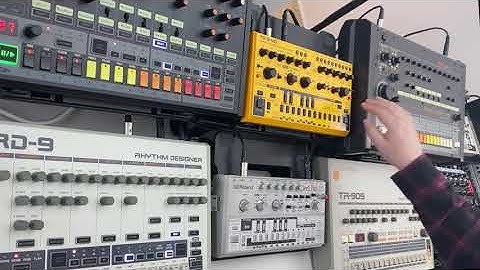 Devil in Disguise: Acid Techno Jam with Behringer TD-3 Modded Out AM version.