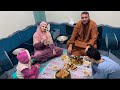 يا محلي لمتنا🫶وسط صنيتنا لما بعملهم الأكل اللي نفسهم فيه مبيبقوش صابرين لما اغرف حياتنا بسيطه 