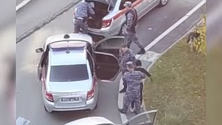 Родители пришли за сыном, а полицейские - за родителями