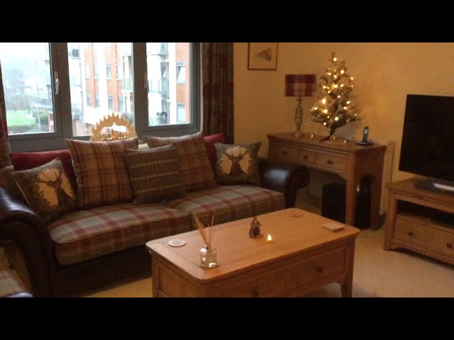 Double room in immaculate riverside apartment. Main Photo