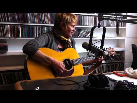 Shawn Colvin sings Chris Whitley's The Wild Countr...