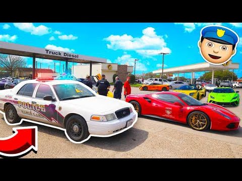 100 SUPERCARS vs COPS RACING!