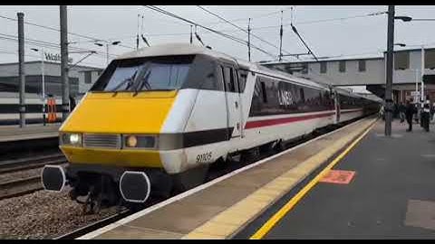 Class 91 LNER arriving at Peterborough 