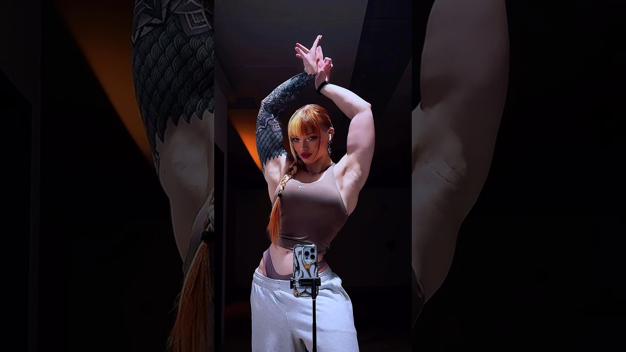 Muscle Mommy Flexing 💪