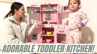 Adorable Play kitchen with lights, sounds and accessories!