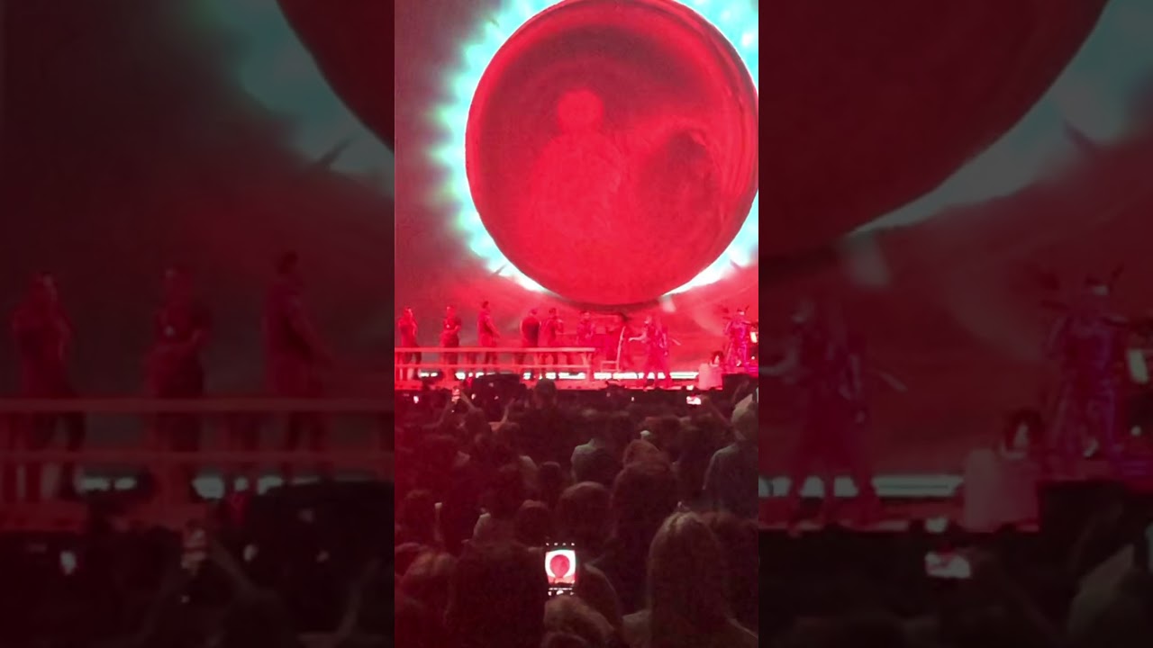 Ariana Grande Prague full show