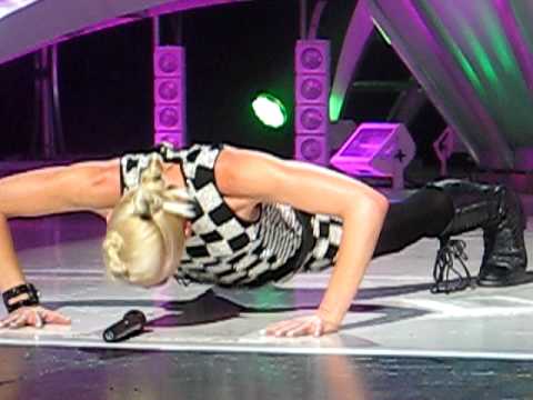 No Doubt "Just A Girl" Live Front Row on 2009 Tour in Los Angeles 7/22/09