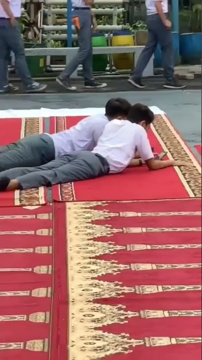 DUNIA MILIK BERDUA, YANG LAIN NGONTRAK | YUK NGAKAK #shorts #videolucu #viral
