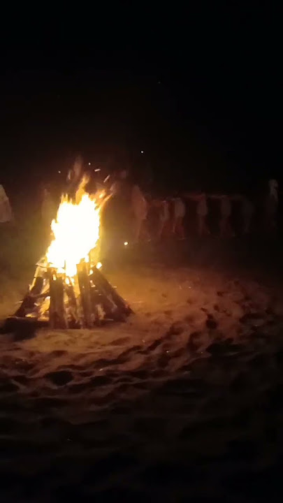 Api Unggun di Pinggir Pantai