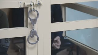 Прошел суд над подростком, которого обвиняют в сожжении девочки в Октябрьском