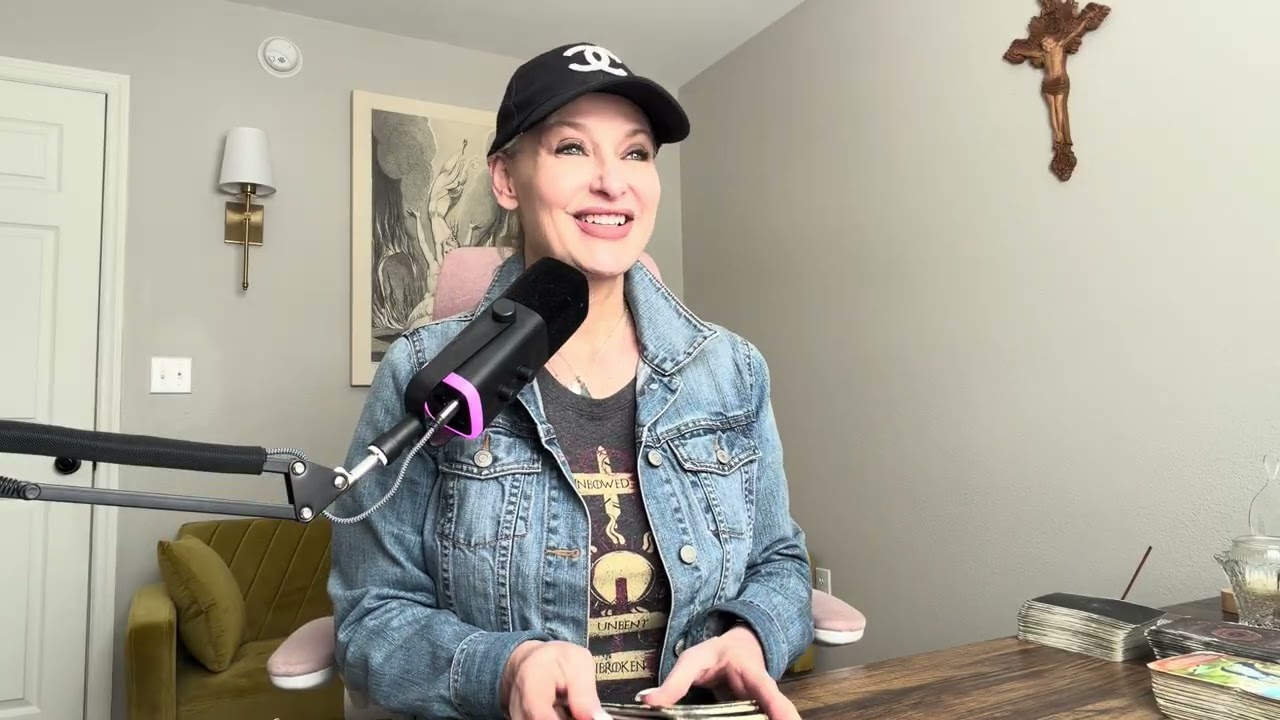 Дух Девы призывает защищать свою энергию любви и прислушиваться к своей интуиции. #таро #духовнос...