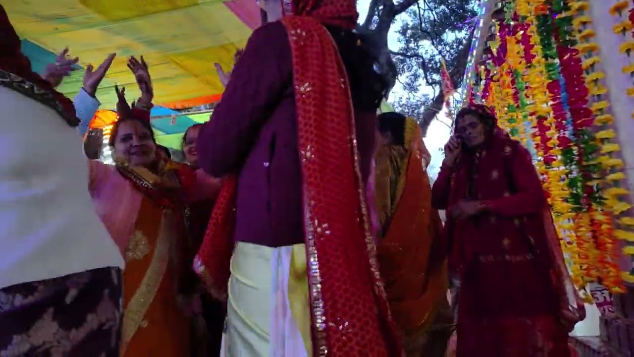 खितौली में भागवत में भक्तिमय संगीत में झूमते श्रद्धालु। #devibhagavatam #shrimadbhagwatkatha 