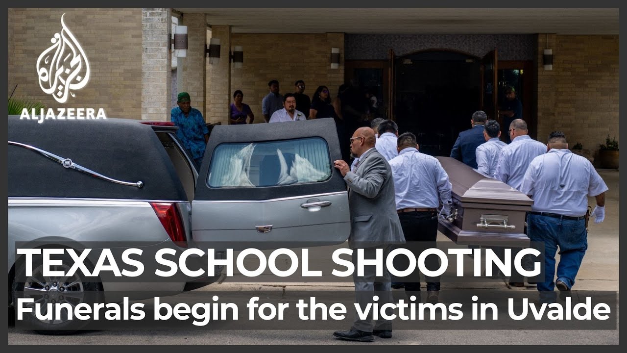 بلدة في تكساس تبدأ بدفن أطفالها بعد حادثة إطلاق نار في مدرسة
