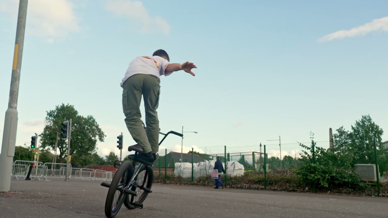 Descubre el BMX Freestyle Flatland - Cómo hacer el surfer con Varo Hernández
