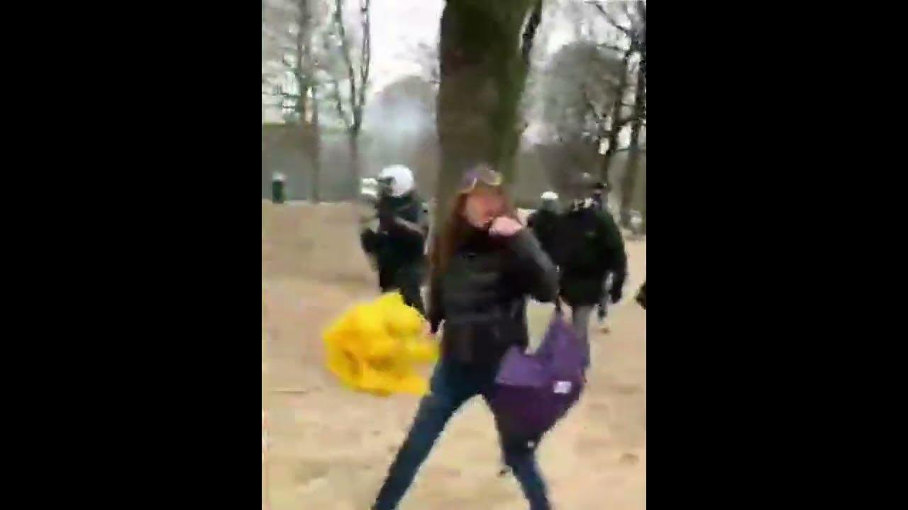 Zinloos politie geweld tijdens demonstratie Brussel Bruxelle