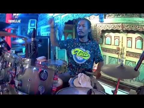 Om.Adella Skater