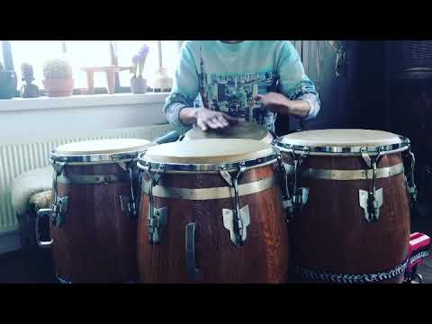 Martin Gort playing double strokes on congas