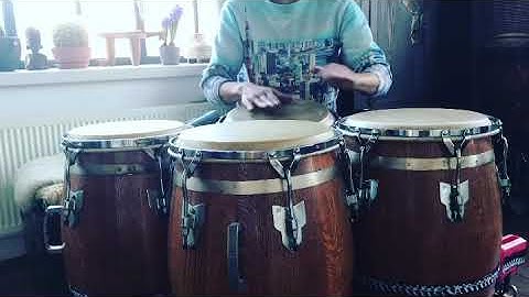 Martin Gort playing double strokes on congas