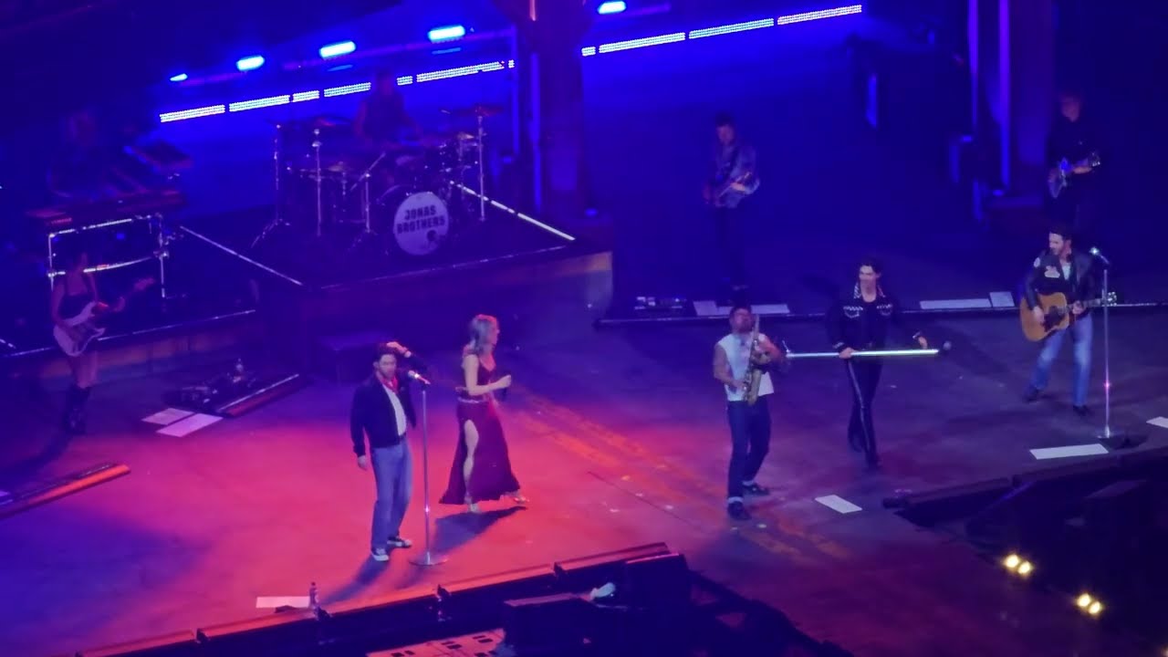 Too Little Too Late + Vacation Eyes - JoJo  - Jonas Brothers - Greetings from Your Hometown Tour