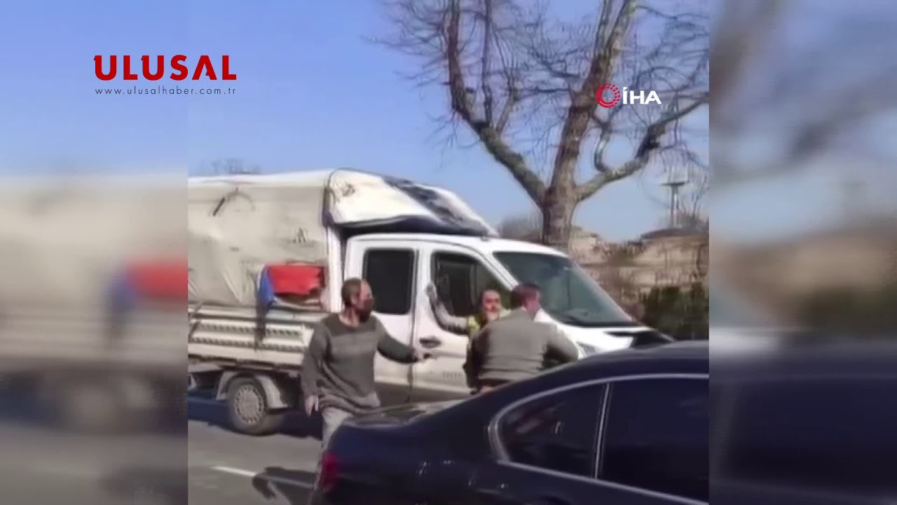 Zeytinburnu’nda yumrukların havada uçuştuğu yol kavgası kamerada