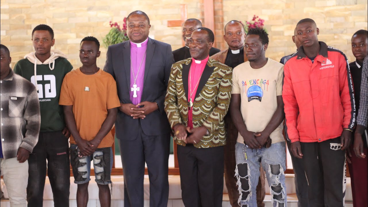 Mapokezi ya Kihistoria! Mkuu wa Kanisa KKKT awasili Chunya kwa Kishindo | Atoa ujumbe wa kitume