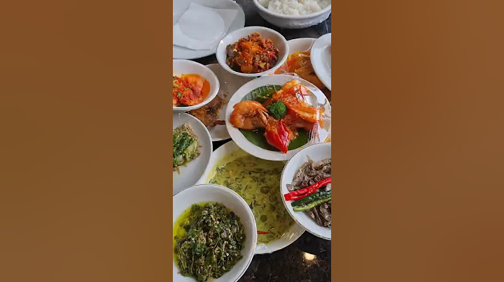 How much does it cost to eat at a Padang restaurant morning or evening?