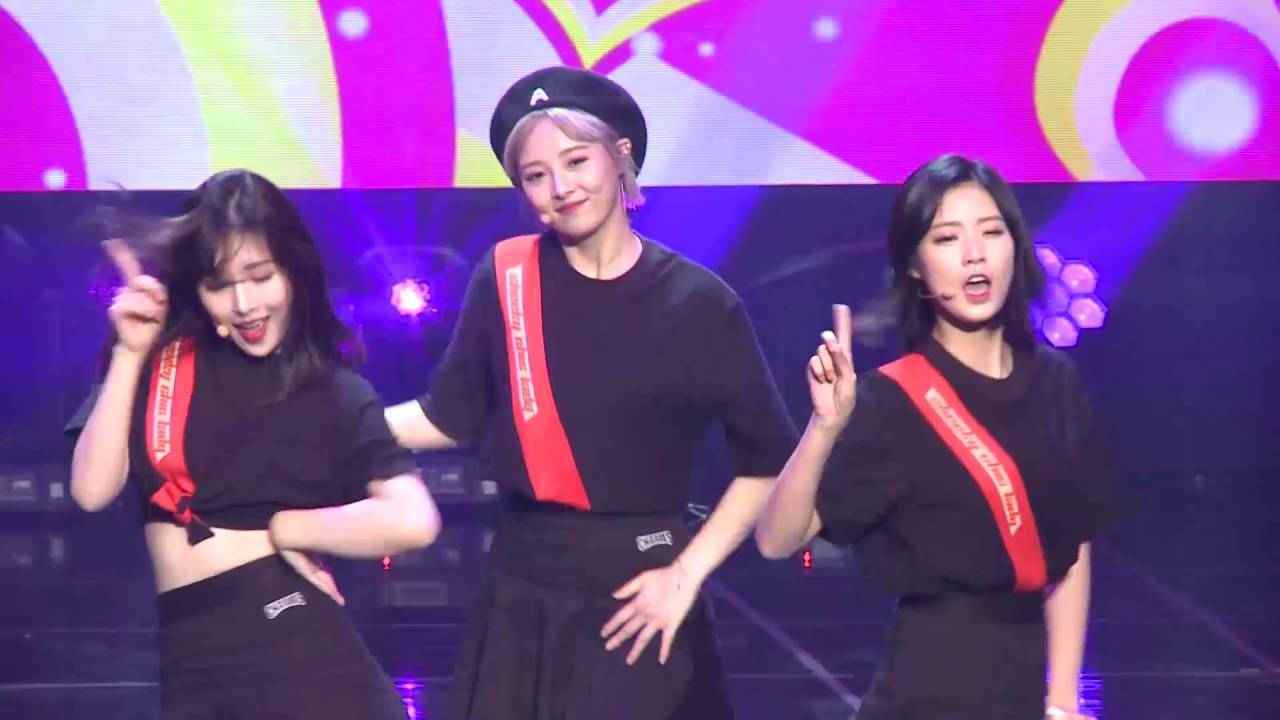 [Fancam] Sonamoo : Newsun - I like U too much, A.M.N Showcase @ DMC Festival 2016のサムネイル