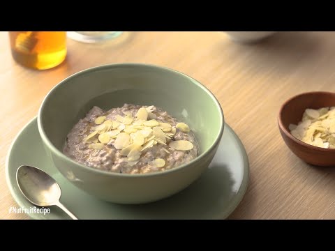 Blueberry almond overnight oats