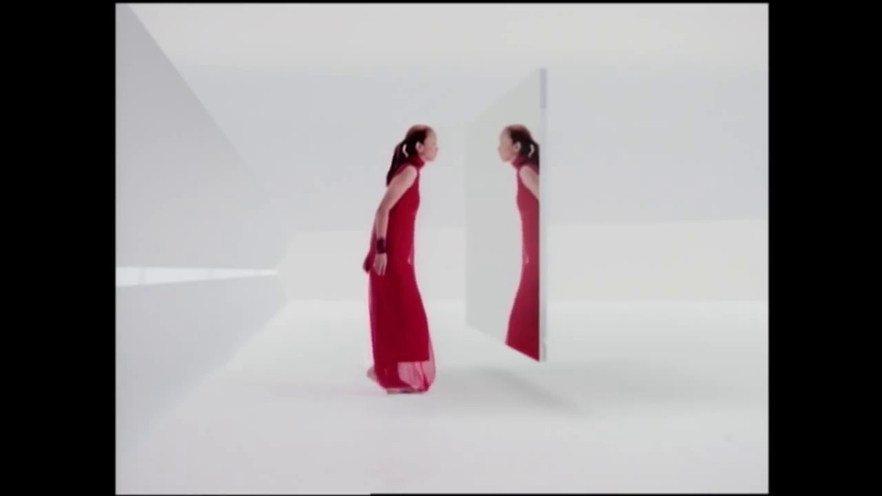 「SOMETHING 'BOUT THE KISS」TV CM  安室奈美恵 （Namie Amuro）