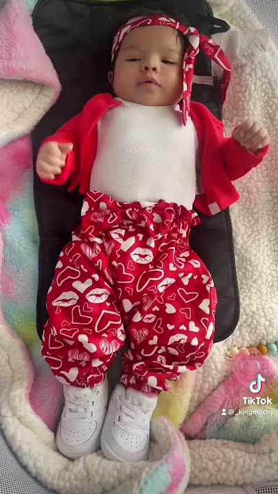 Get dressed with baby true ❤️ #outfitoftheday #getdressedwithme #baby