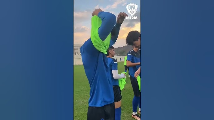 Sasha Savelyeva butunlay yalangoch