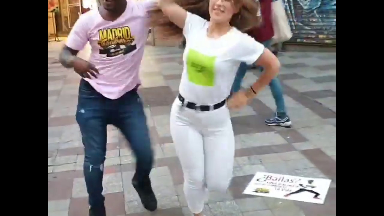 Andaluza y Peruano bailando salsa cubana l Madrid timbera 2019 elton john