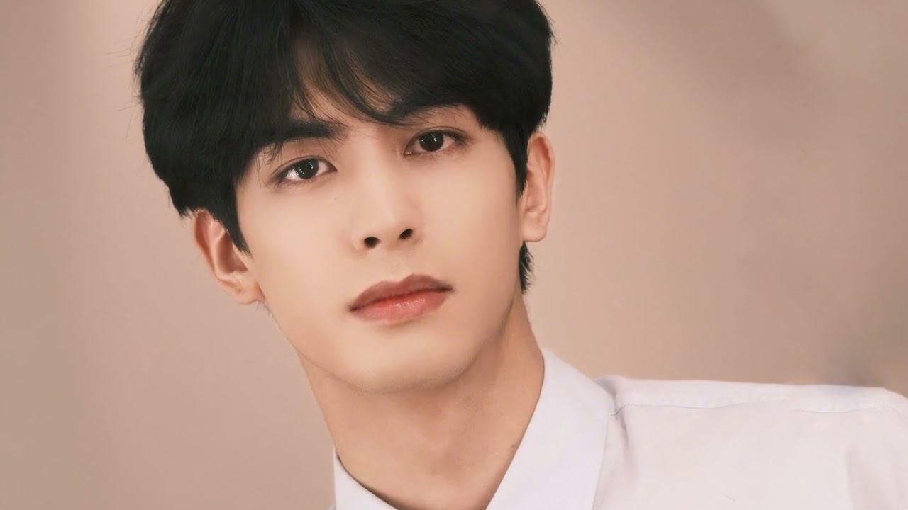 IT'S OFFICIAL?! Song Weilong & Zhao Jinmai CAUGHT KISSING! 💋📸